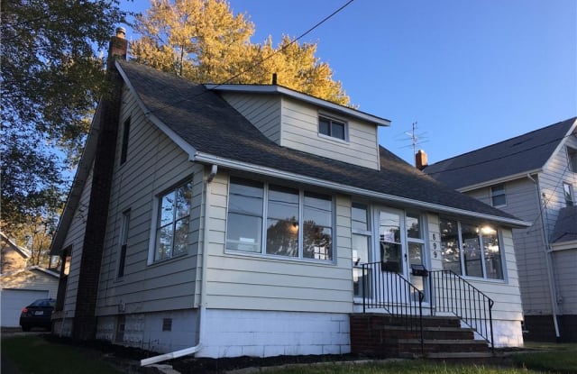 899 Battles Ave - 899 Battles Avenue, Akron, OH 44314