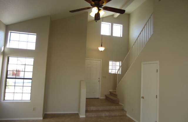 Comfortable & Convenient Northwest 3 bedroom 3 bath home Gallery 3