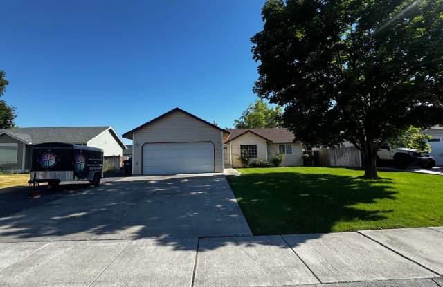 Fully Renovated Home in Crossroad Neighborhood! Gallery 3