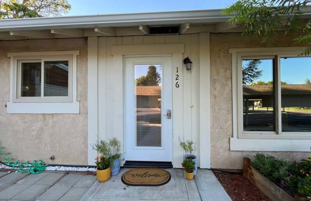 Charming 2 Bed 2 Bath home - 126 Flag Way Gallery 3