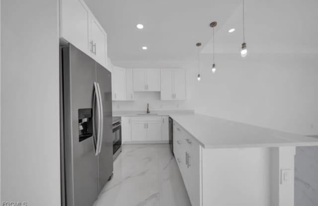 452 Loretta Avenue South Gallery 3