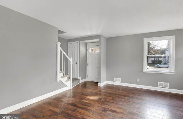 324 WOODBOURNE AVENUE Gallery 4