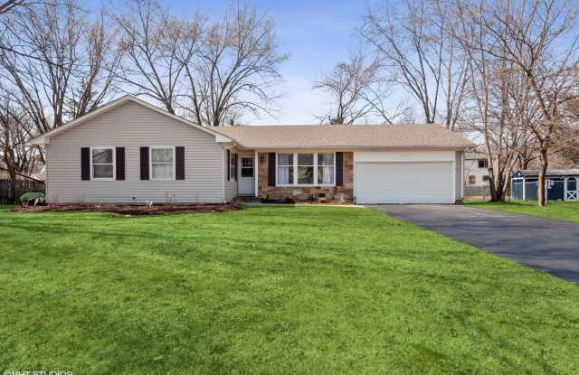 1915 Farmington Court photos photos