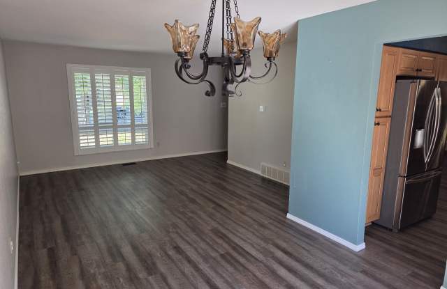 4976 Harvest Road Gallery 4