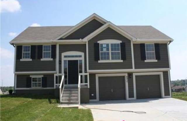 8935 North East 116th Plaza - 8935 NE 116th Pl, Kansas City, MO 64157