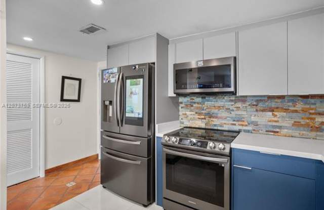 2350 NE 135th St cu-1204, North Miami, FL 33181 Gallery 3