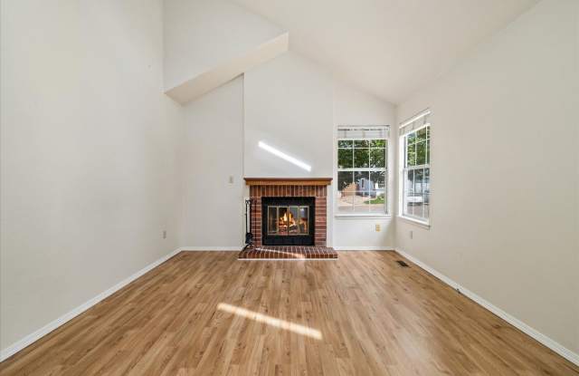 Beautiful 3 bed 2 bath Highlands Ranch Home! Gallery 4