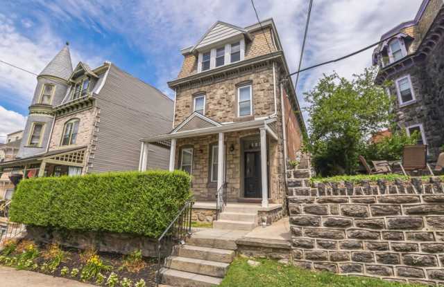 125 Sumac Street - 2 photos photos