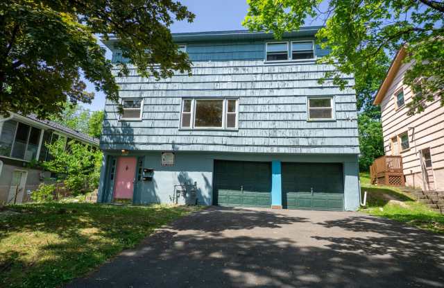 Bright 1st Floor Flat With Garage and Back Yard Across from Barry Park - 6/1/25 - 1274 Westcott Street, Syracuse, NY 13210