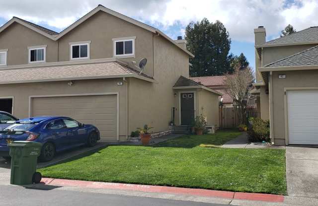 Excellent 3 Bed/2.5 Bath Mountain Shadows Town-home / Water Included, Co-Signor OK, Pets Considered - 40 Francis Circle, Rohnert Park, CA 94928