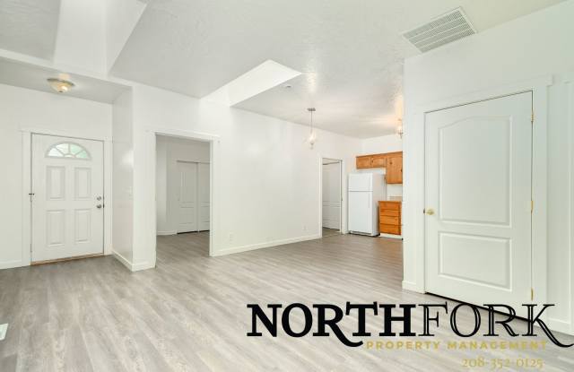 Charming 3-Bedroom Townhome in Prime Nampa Location photos photos