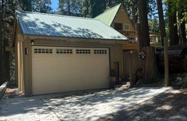 2 Bedroom A-Frame Cabin in Alta Sierra with 2-Car Garage, Loft & Wood-Burning Stove Gallery 3