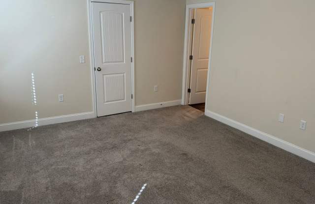 Roomy 4-Bed, 2.5-Bath Home in Mill Creek – Pets Welcome! Gallery 4