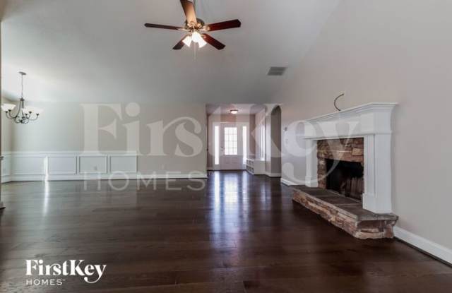 114 Colonial Court Gallery 2