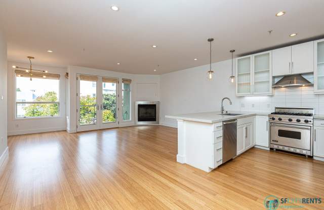 Marina: Stunning Top Floor Bi-Level Condo w/ 2 Car Parking + 2 Patios Gallery 1