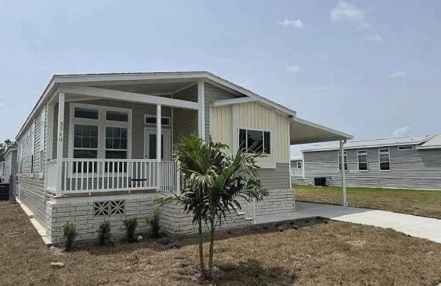 3540 Vine Trail Gallery 1