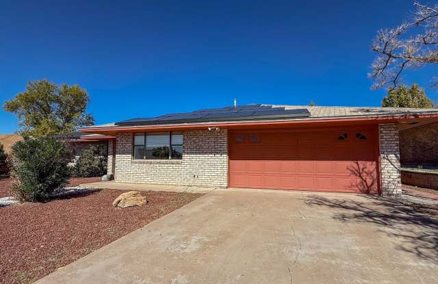 Roomy 5 Bedroom Home with Solar Panels - 3017 Del Sur, Alamogordo, NM 88310