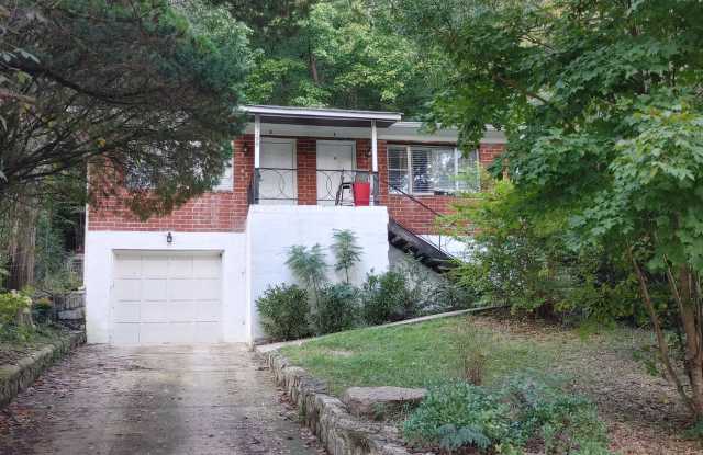Saint Elmo Duplex! - 5199 Alabama Avenue, Chattanooga, TN 37409
