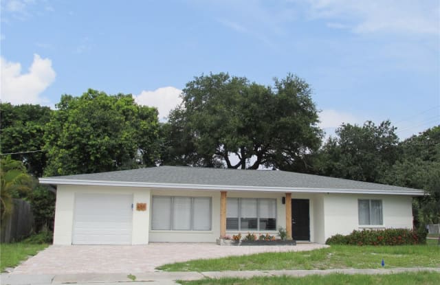 600 RIVIERA STREET - 600 Riviera Street, Venice, FL 34285
