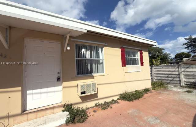 1942 Thomas St photos photos