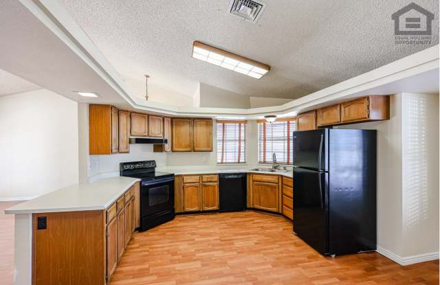 3Bed/2Bath House at 59th Ave/Union Hills! Ready for Immediate Move-In! Gallery 1