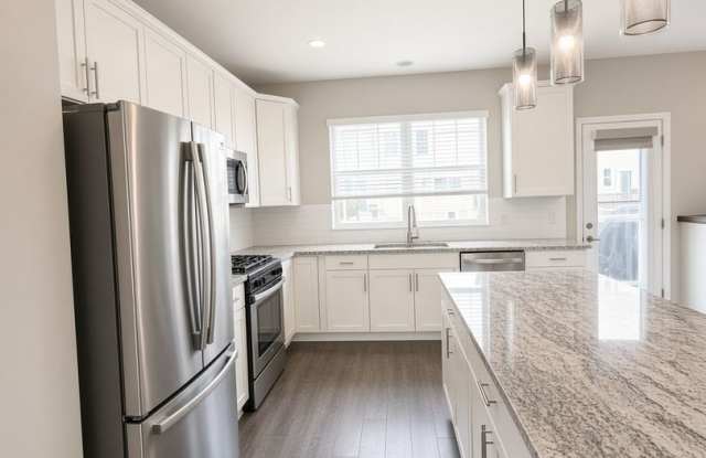 Beautiful 3Bed 2.5Bath Townhome in Apple Valley Gallery 3