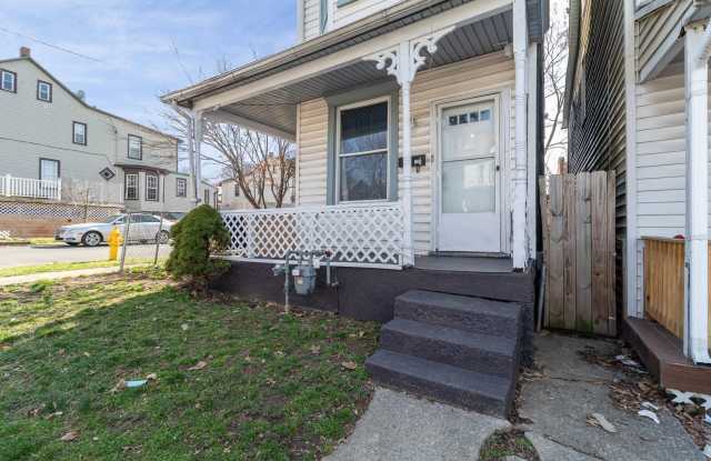 3 possible 4 Bedroom 1 bathroom home in Harrisburg PA! *Section 8 Approved* Gallery 4