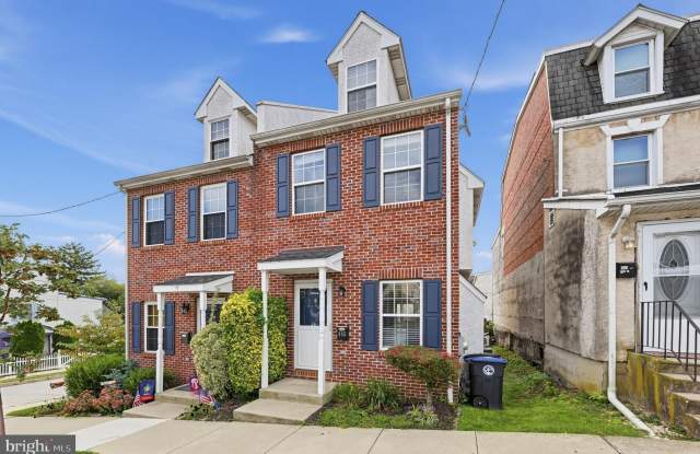 445 SPRING MILL Avenue Gallery 1