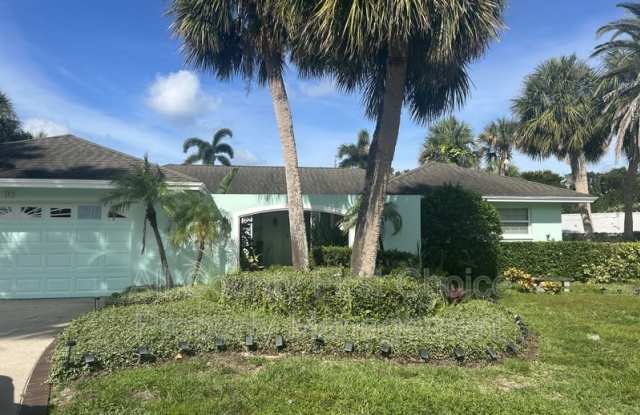 301 Palm Dr photos photos