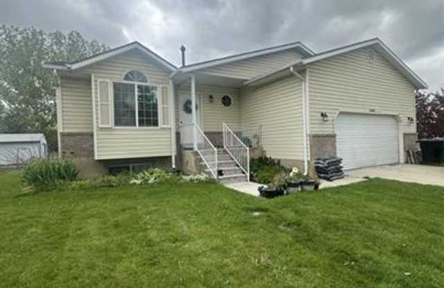 Charming Murray upstairs unit photos photos