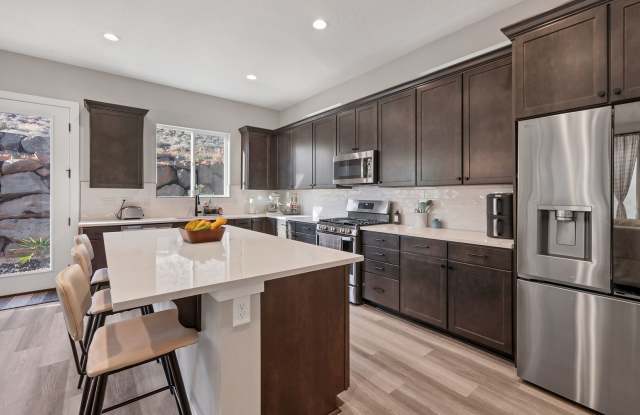 3 Bedroom Home, Located Near Hiking Trails! photos photos