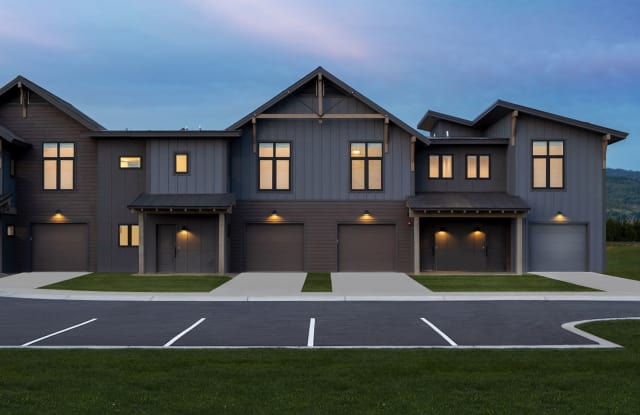 Seasonal Finished 2 BR 2.5 Bath with attached garage in Victor, ID photos photos