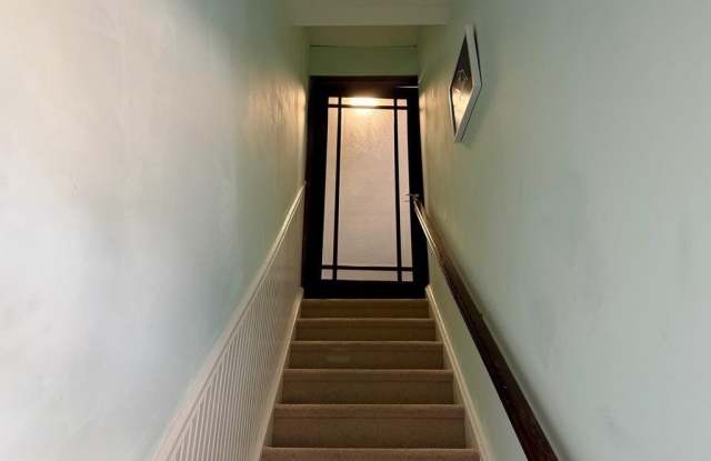 30 HOPKINSON COURT Gallery 2