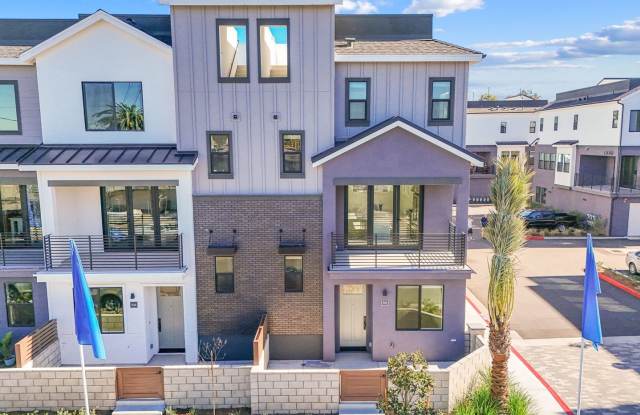 Coastal Modern Living in the Heart of Surf City photos photos Coastal Modern Living in the Heart of Surf City photos photos