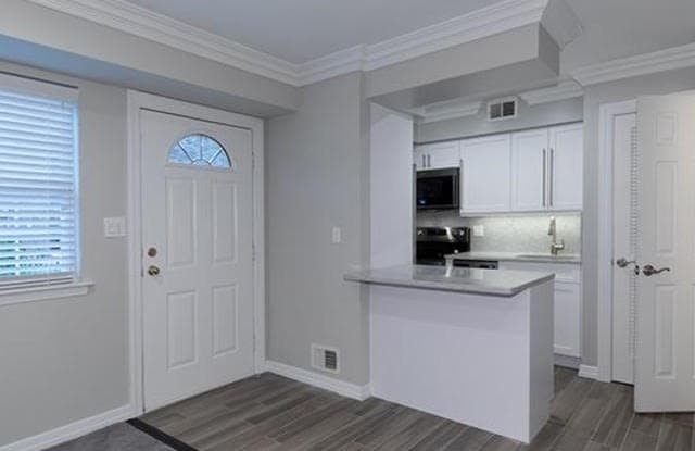 110 Westwood Drive Unit D22 Gallery 4