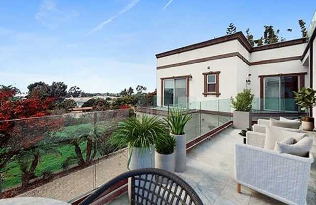 Spacious 6 Bed in Carlsbad with Ocean Views and Roof Top deck, 1 mile to the Beach!! photos photos