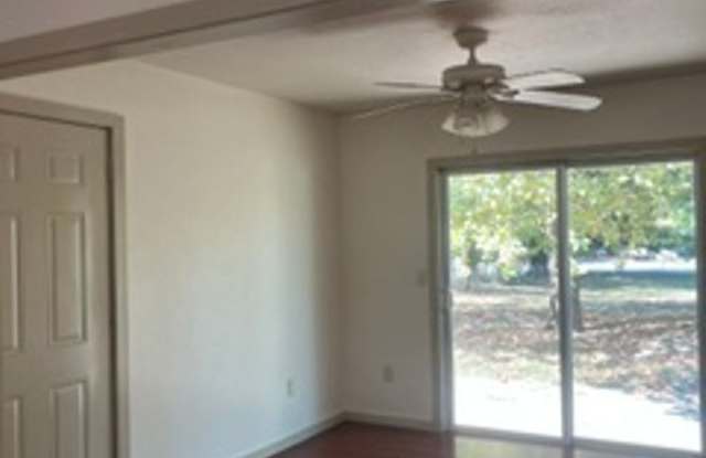 Two Bed/Two Bath Home, Large Lot , Carport and Detached Shop/Storage Bldg Gallery 4