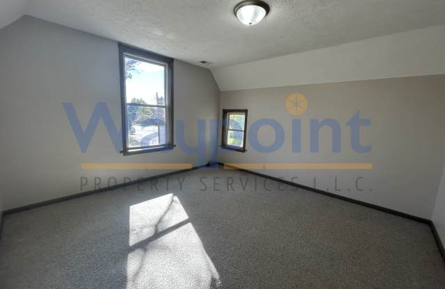 116 East Washington Street - 1/2 Gallery 4