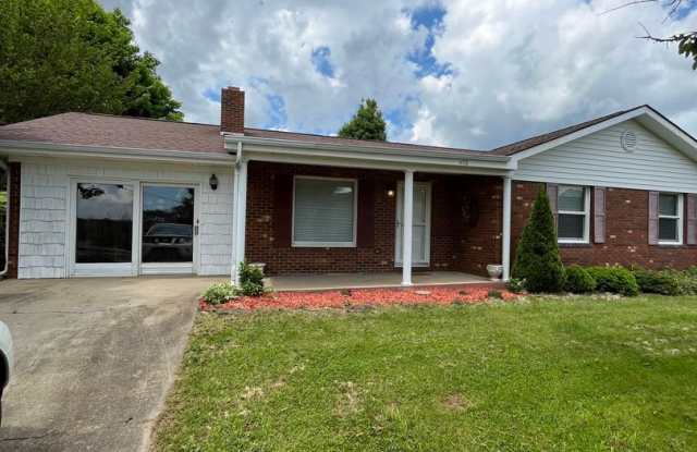 Charming 3bd/2ba House In West Jefferson photos photos