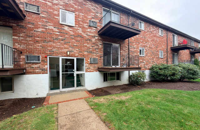 Available Now! Spacious 2-Bedroom Apartment in Chestnut Hill, MA Gallery 1