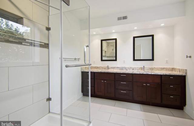 4 TIFTON COURT Gallery 2