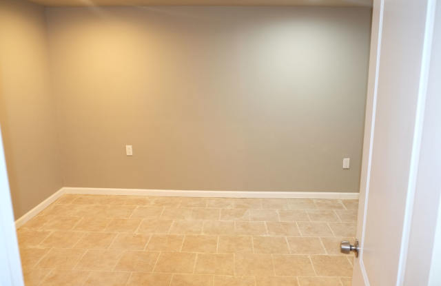 BEAUTIFUL HOME WITH 2 CAR GARAGE LOCATED IN QUIET NEIGHBORHOOD! photos photos
