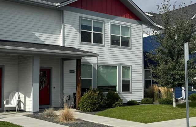 Gorgeous Townhome for Rent in the Lakes Neighborhood! Walking Distance to Parks and Lakes! photos photos