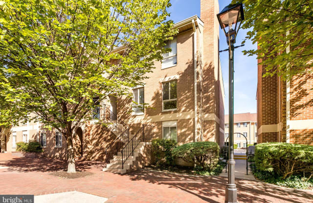 130 W BARRE STREET - 130 West Barre Street, Baltimore, MD 21201