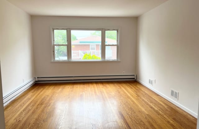 11 Upton street - 11 Upton Street, Staten Island, NY 10304