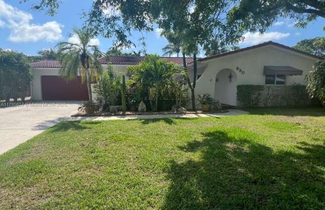 630 NW 42nd Ave photos photos