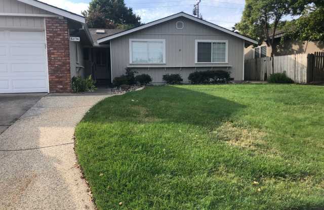 Beautiful Home in Desirable Neighborhood * Tour Today* Gallery 3