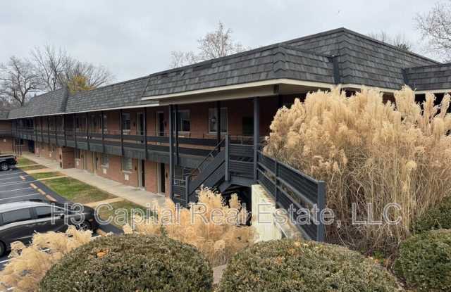 129 E Lockwood Ave - 129 East Lockwood Avenue, Webster Groves, MO 63119