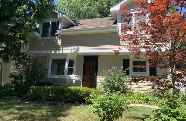 909 Talbot Avenue - 909 Talbot Avenue, Knollwood, IL 60044