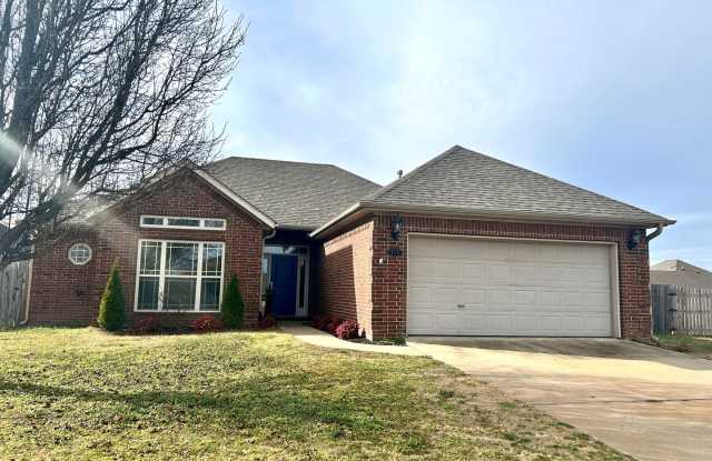 Updated 3 Bed / 2 Bath Home - Conveniently located in the Heart of Centerton! photos photos